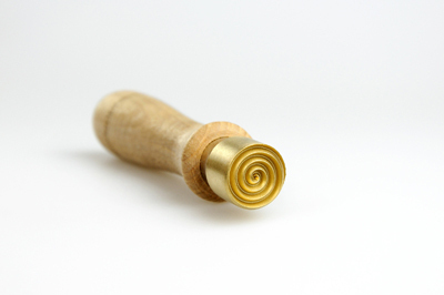 Stamp with fine spiral, 20mm