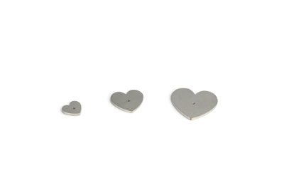 Three Cabochon disks, heart, with 2.5mm thread